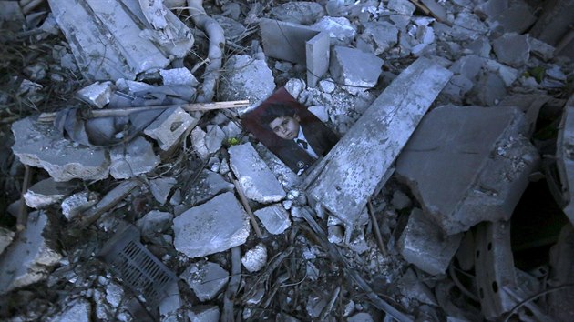Nsledky bombardovn v Aleppu jsou katastrofick (3. dubna 2015)