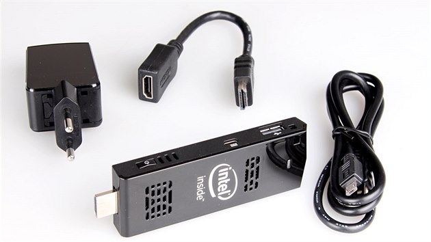 Ve pohromad: 2A USB zdroj, HDMI prodluovaka, napjec USB kabel, a pota Compute Stick.