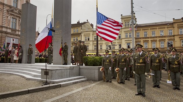 Vzpomínkový akt u pomníku Díky, Ameriko! u příležitosti 70. výročí konce 2. světové války. (6. května 2015)