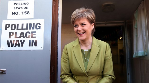 Pedsedkyn Skotsk nrodn strany Nicola Sturgeonov volila ve skotskm Glasgow (7. kvtna 2015).