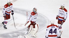 Hokejisté Washingtonu po prohe s NY Rangers.  Uprosted je branká Braden...