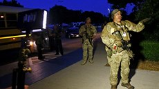 �lenové bezpe�nostních slo�ek Texasu u výstavy karikatur proroka Muhameda v...