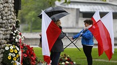 Nmecká kancléka Angela Merkelová poloila vnec u památníku v Dachau bhem...