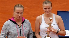 Vítězka z Madridu Petra Kvitová (vpravo) a poražená Světlana Kuzněcovová.