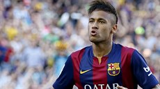 Neymar z Barcelony oslavuje svj gól.