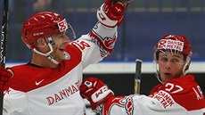 Dan�tí hokejisté se radují z gólu proti Norsku. Trefil se Nicholas Jensen...