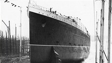 Snímek ze sputní Lusitanie na vodu (7. ervna 1906)