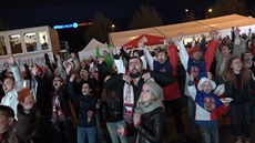 Fanouci v ostravské fanzón slaví první gól eského mustva proti védsku.