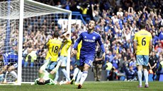 Eden Hazard z Chelsea slaví gól proti Crystal Palace.