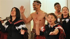 Výstavu obrazů plzeňského rodáka Gottfrieda Lindauera zahájil prastarý maorský...