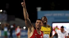 Ameri�an Ryan Bailey probíhá vít�zn� cílem �tafety na 4x100 metr�. Jamajský...