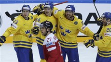 Zatímco se �védové radují z gólu, Raku�an Thomas Hundertpfünd jen smutn�...