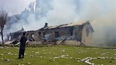 Vojenský vrtulník p�i nouzovém p�istání na severovýchod� Pákistánu narazil do...