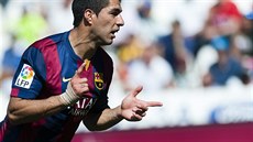 Útoník Barcelony Luis Suárez oslavuje trefu do sít Córdoby.