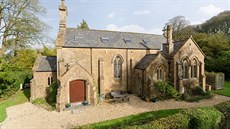 Odsvcený farní kostel z roku 1840 od architekta Richarda Carvera slouil své...