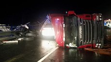 Nehoda kamionu a osobního auta na 44. km D1 (6. kv�tna 2015)