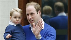 Princ William se do porodnice vrátil se synem, princem Georgem.