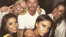 Eva Longoria, Emma Buntonová, David Beckham, jeho manelka Victoria a Mel C na...