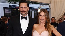 Joe Manganiello a Sofia Vergara na MET Gala (New York, 4. kvtna 2015)