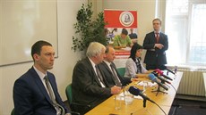 Představitelé Univerzity Jana Amose Komenského během tiskové konference (4. 5....