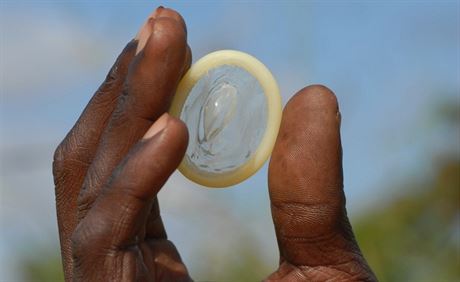 Monost nakaení významn sniuje uívání kondomu. Ilustraní foto.  