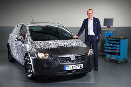 Neumann se asto objevoval na fotkách prezentujících nov pedstavované modely Opelu a asto vystupoval na veejnosti.