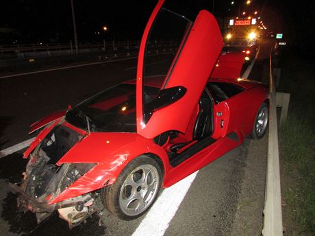 Na D1 u Brna havarovalo Lamborghini, tyiaticetiletá idika vyvázla bez...