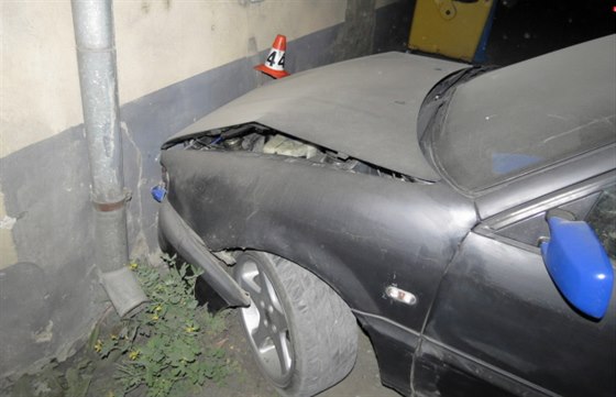 Snímek z nehody mladíka, který v noci na čtvrtek ujížděl v Zábřehu policistům....