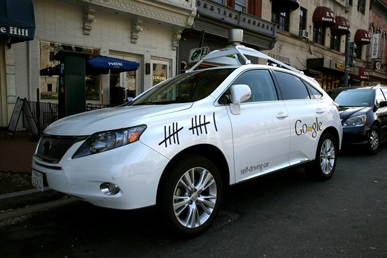 Automatická auta Google byla už 11krát v dopravní nehodě, podle Googlu ale...