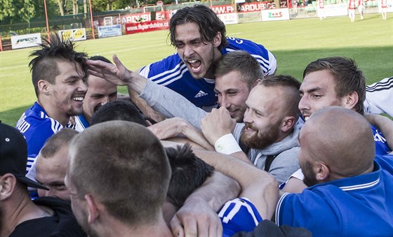 Olomoutí fotbalisté si uili oslav postupu, v sobotu je vak znovu eká práce v podob duelu s Karvinou.