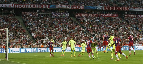 Momentka z posledního souboje Bayernu a Barcelony v Lize mistr v roce 2015. 