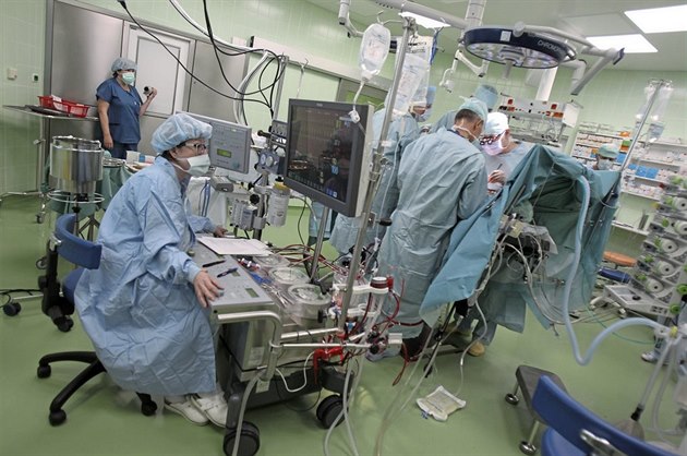 Ministerstvo zdravotnictví uva�uje o tom, �e slou�í nemocnice u svaté Anny a Bohunice.