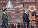 Ruský ministr obrany Sergej ojgu a prezident Vladimir Putin na vojenské...