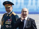 Ruský ministr obrany Sergej ojgu a prezident Vladimir Putin na vojenské...