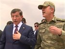 Turecký premiér vpadl s vrtulníky do Sýrie