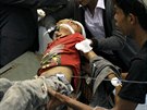 Pi bojích v Taizzu byl zrann i malý chalpec (11. kvtna 2015).
