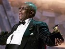 B. B. King v roce 2001 pebírá Grammy.