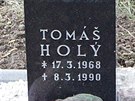 Poslední úpravy nového pomníku herce Tomáe Holého.