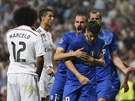 TURÍNSKÁ RADOST. Fotbalisté Juventusu se radují z vyrovnávacího gólu, který...