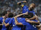 JUVENTUS SLAVÍ. Fotbalisté Juventusu oslavují vyrovnávací gól proti Realu...