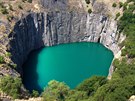 Dlní jáma zvaná Big Hole po diamantovém dolu nedaleko jihoafrického...