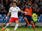 Obránce Paris St. Germain Thiago Silva (vlevo) bhem duelu s Montpellierem