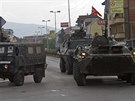 Makedontí policisté pi zásahu v Kumanovu (9. kvtna 2015).