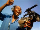 Reisér Isaac Nabwana pi natáení.