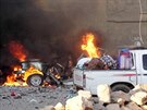 V Ramádí, které o víkendu dobyli radikálové z Islámského státu, hoela auta...