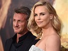 Sean Penn a Charlize Theronová (Los Angeles, 7. kvtna 2015)