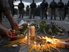 Svky za mrtv policisty, kte zemeli pi pestelce v Kumanovu (11. kvtna...