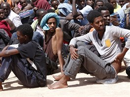 Jen během uplynulého víkendu pobřežní stráž zachránila ve vodách Středozemního...