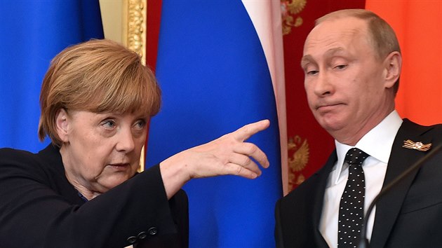 Nmeck kanclka Angela Merkelov a rusk prezident Vladimir Putin na spolen tiskov konferenci v Moskv (10. dubna 2015)