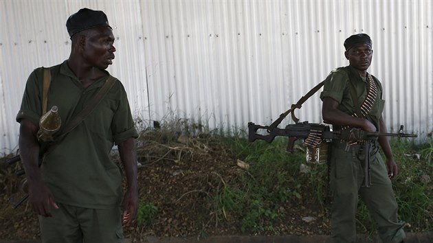 Nepokoje v Burundi vyhnaly ze zem desetitisce uprchlk (14. kvtna 2015)